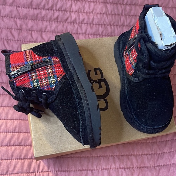 Boy uggs - Picture 3 of 4